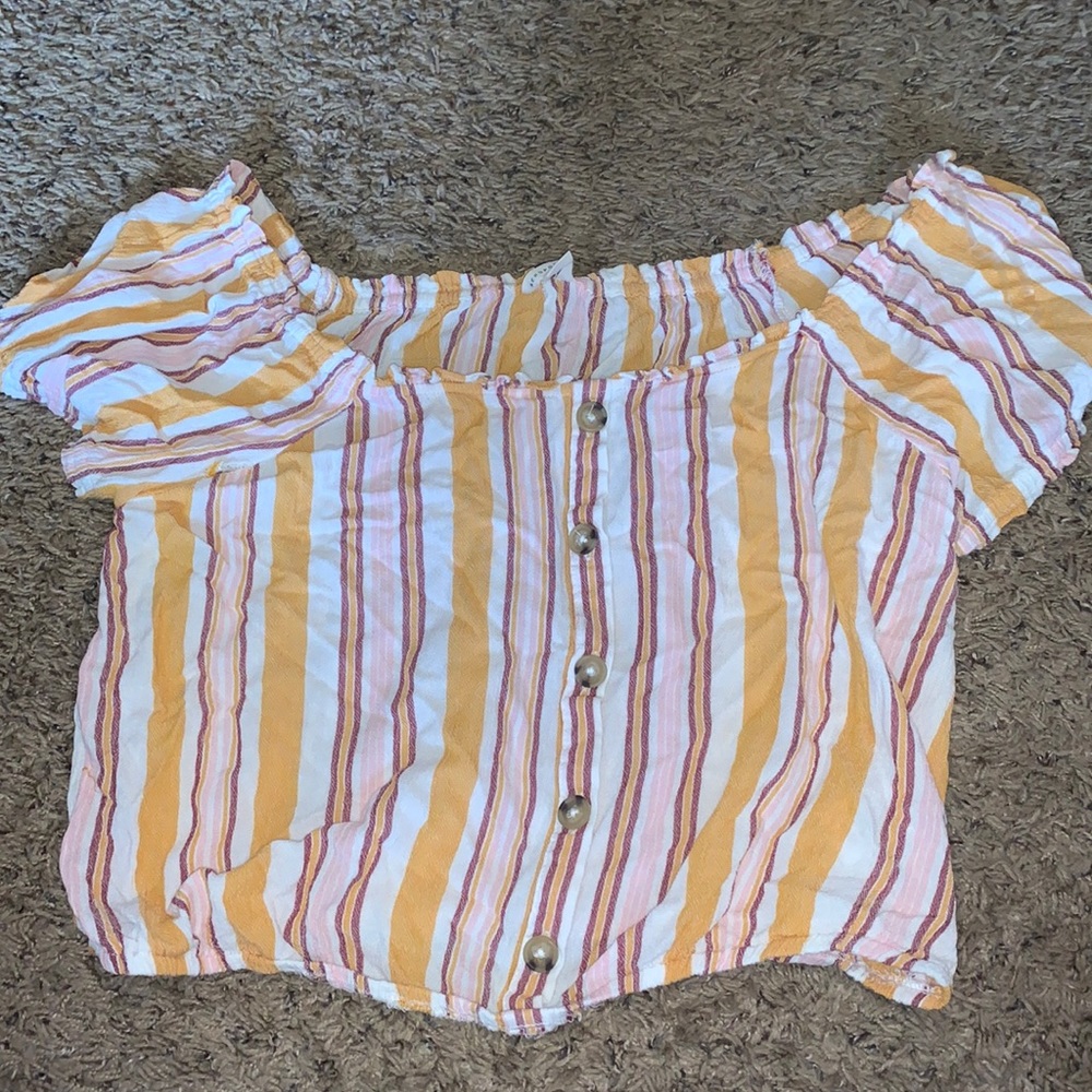 Cropped shirt. off the shoulder. size medium